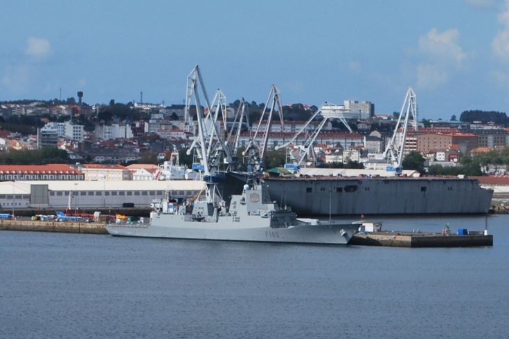 Ship in water at dockyards 